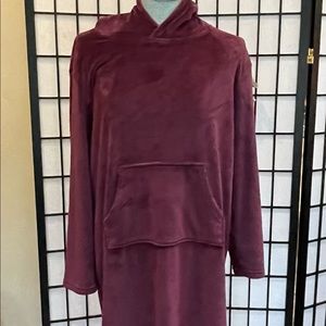 Cozy 1 piece velour sleepwear by 32* w/hoodie & pouch pocket S/M fits up to L.